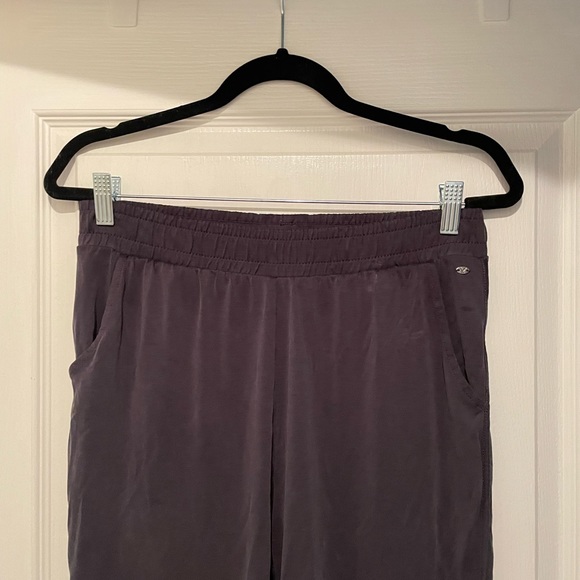 American Eagle Dark Grey Modal Capri Pants Medium - Picture 2 of 5